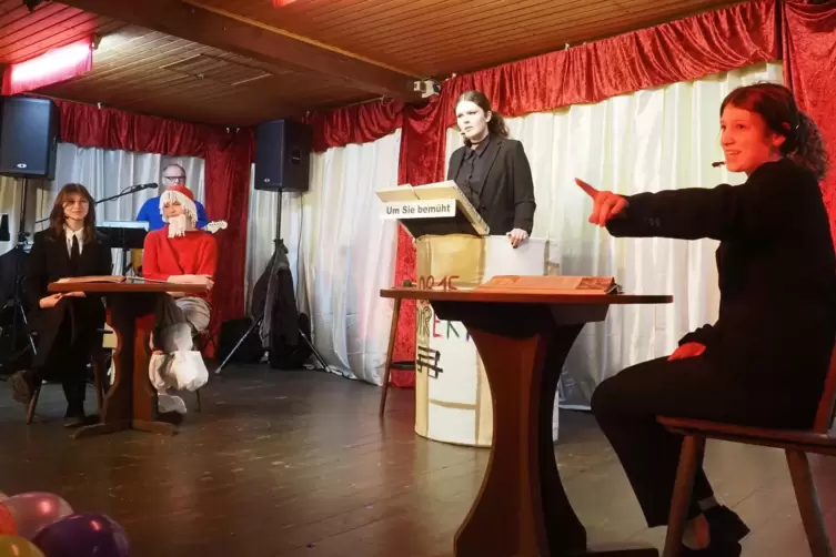 Der Sketch &bdquo;Sandmann auf der Anklagebank&ldquo; mit Martinique Sommer, Catharina Schmidt, Sandra Schmidt, Emely Schmidt war Teil des u