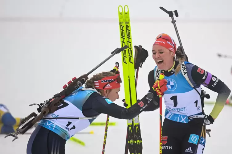 Ganz stark: Silbermedaillengewinnerin Denise Hermann-Wick und die Achte Hanna Kebinger (links). 