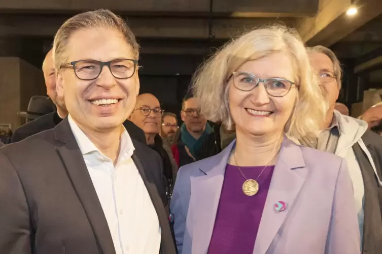 Verfolgten den Wahlausgang im Rathaus: Thomas Kürwitz und seine Frau Barbara.