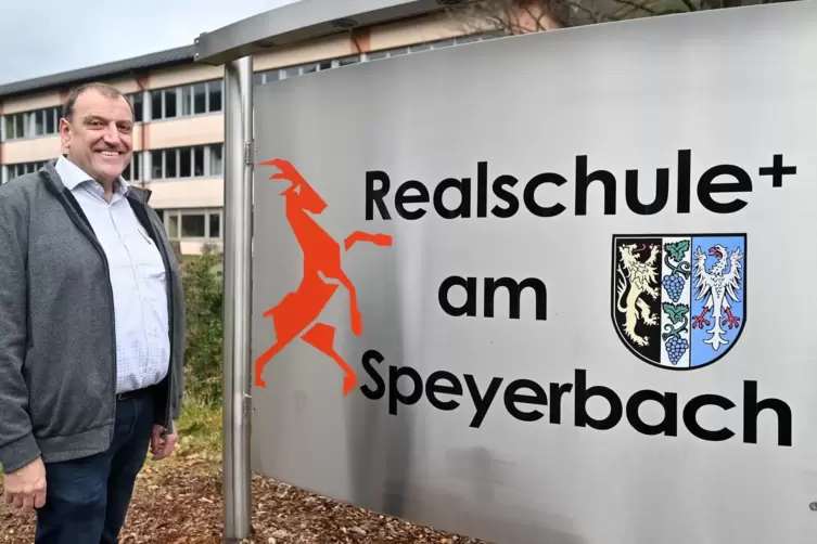 Hat gute erste Eindrücke von der Realschule plus am Speyerbach gewonnen: Schulleiter Winfried Baumann.