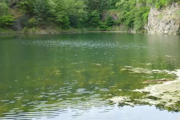 Auch der westlich von der Abbruchkante gelegene kleine See ist ein Kratersee. 