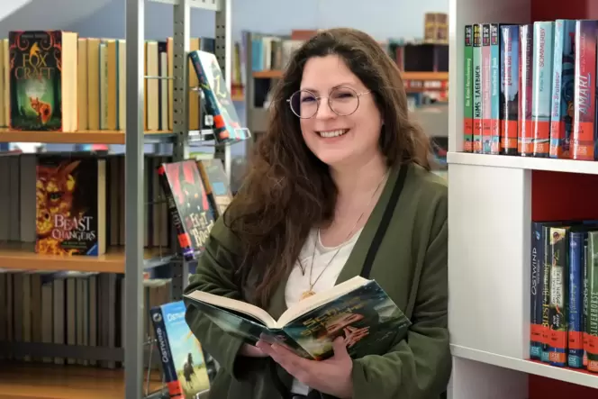 Ist Fan von Fantasy-Literatur: die neue Mediathek-Leiterin Anna-Maria Lenz.