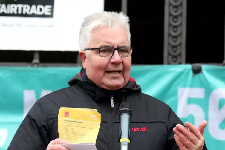 J&uuml;rgen Knoll, Gesch&auml;ftsf&uuml;hrer des Verdi-Bezirks Pfalz. 