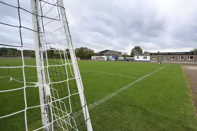 Das Reich der Armina: Bezirkssportanlage Rheingönheim.