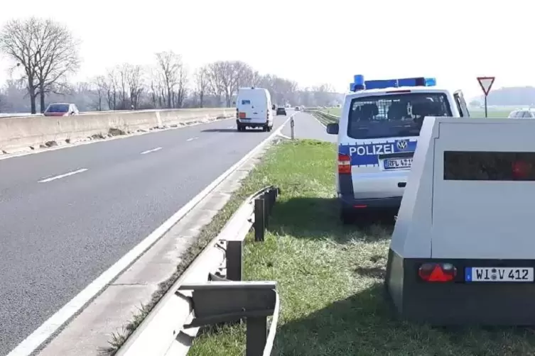 Wer auf rheinland-pfälzischen Straßen geblitzt wird, erhält die Post mit dem oft unvorteilhaften Porträtfoto hinterm Lenkrad aus