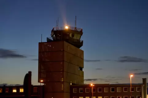 Die Nachtflugerlaubnis zeichnet den ehemaligen Militärflughafen Hahn aus. 
