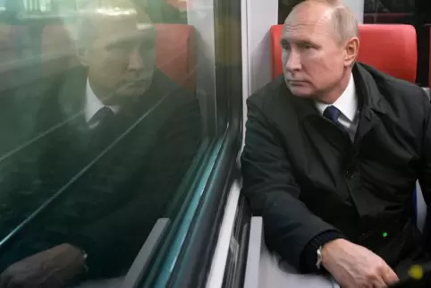 Früher nicht immer nur geheim unterwegs: Putin 2019 im Zug anlässlich der Eröffnung einer neuen schnelleren Bahnstrecke in Moska