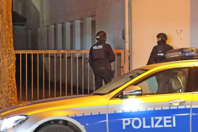 Zuvor hatten die Beamten einen Tipp vom hessischen Landeskriminalamt bekommen, dass ein Lkw von Spanien Richtung Frankfurt unter
