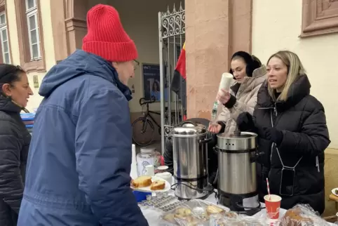 Kaffee, Kuchen und türkische Spezialitäten sollen die Spendenbereitschaft für die Opfer der Erdbeben ankurbeln. 