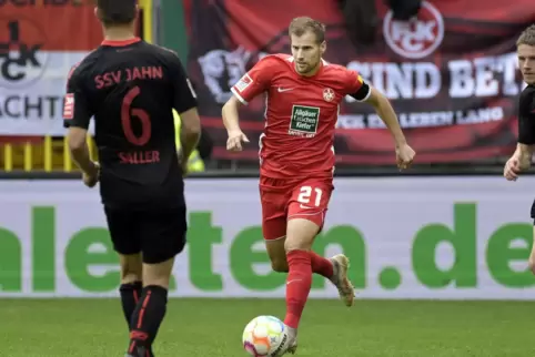 Laut Dirk Schuster wieder fit: Hendrick Zucks Mitwirken beim Spiel in Paderborn scheint nichts im Wege zu stehen.