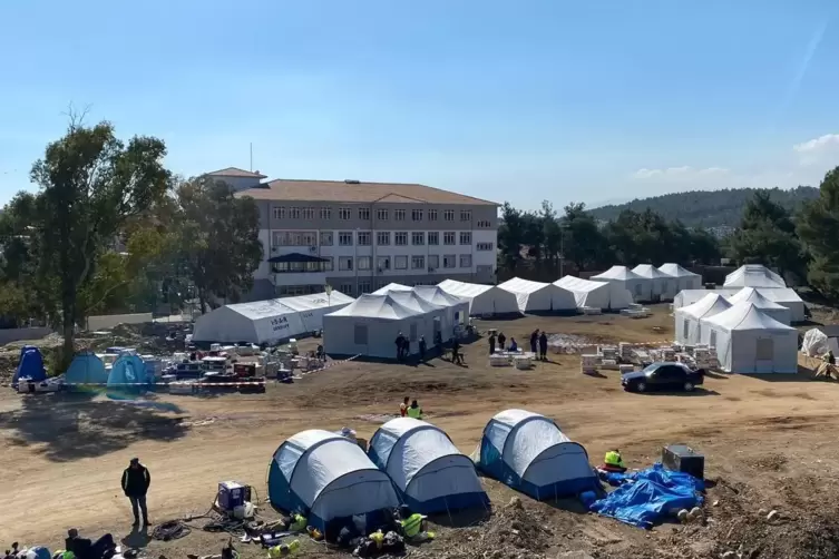 Das Camp der Einsatzkr&auml;fte von THW und ISAR in Kirikhan. Zum Team des THW geh&ouml;rten 50 Seeba-Kr&auml;fte und vier Hunde. 