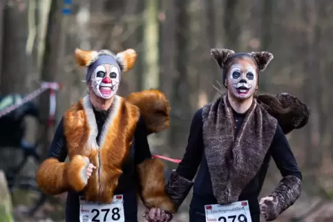 Kostümierte Läufer beim Faschingslauf des LTV Bad Dürkheim. 