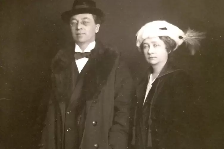 Entstanden 1916 im Fotostudio der Nordiska Kompagniet: Gabriele Münter und Wassily Kandinsky in Stockholm. 
