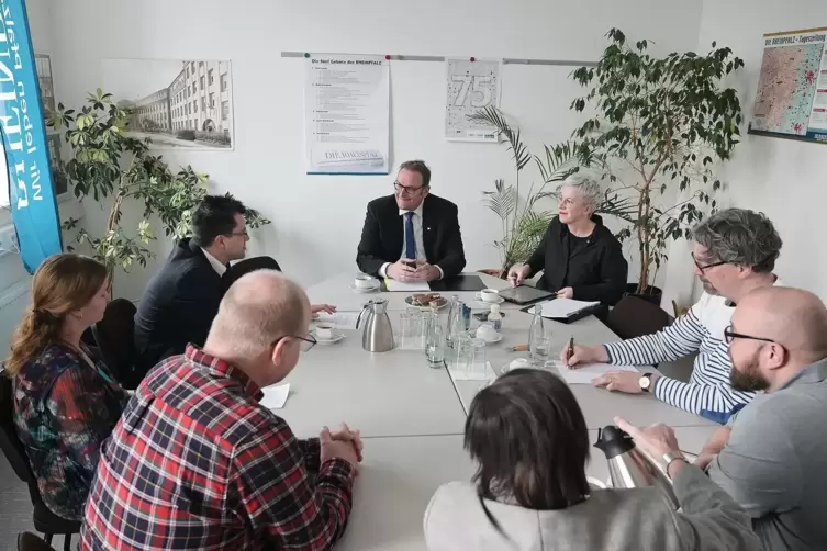 Der OB zu Besuch bei der &bdquo;Pirmasenser Rundschau&ldquo;.