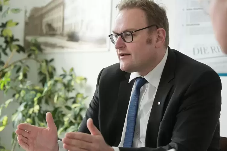 Zwick bedauert den R&uuml;ckzug von Investor Bernd Hummel aus dem Projekt Neufferpark.