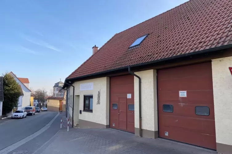 Das ehemalige Feuerwehrhaus in Kleinniedesheim. Was hat die Ortsgemeinde damit bloß vor? 