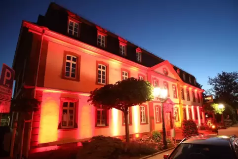 Rote Zahlen statt roten Lichts wie hier bei der „Night of Light“ 2020: Die Grünstadter Verwaltung hat den Haushaltsplan für dies