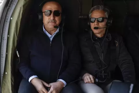 Bereit zum Flug über das Erdbebengebiet: die Außenminister der USA und der Türkei, Antony Blinken (rechts) und Mevlüt Cavusoglu.