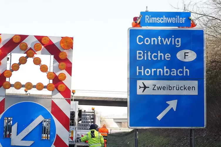 Nicht überall sind die Umleitungen nach Rimschweiler so frühzeitig ausgeschildert wie auf der A8. 