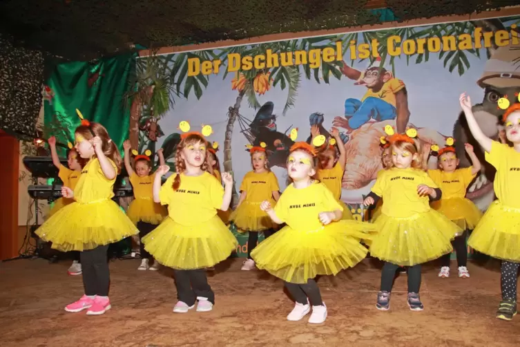 Die Minis tanzten begeistert nach zweijähriger Coronapause als jüngste Bundenthaler Tanzgruppe.