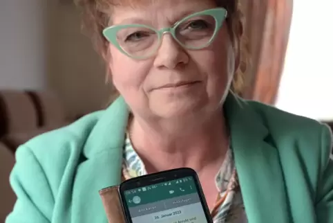 Zeigt die WhatsApp-Nachrichten: Marion Wagner. 