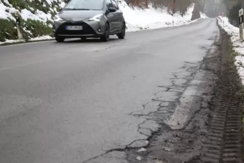 Die Landesstraße wird auf einer Länge von rund 1,7 Kilometern saniert. Unser Bild entstand im Januar. 