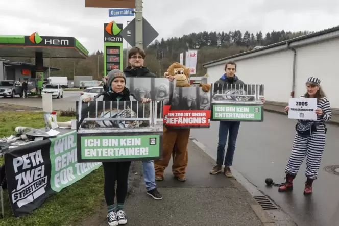 Ein kleines Grüppchen von Aktivisten hat Anfang des Monats gegen den Tierpark demonstriert.