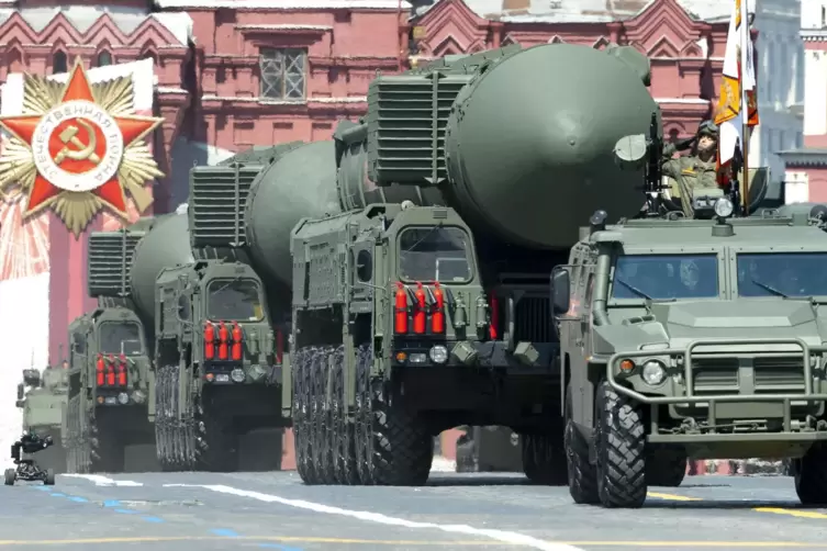 Russische Interkontinentalraketen während einer Militärparade in Moskau im Jahr 2020.