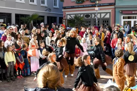 Die Jugend der Grawler sorgt am Römerplatz für Wirbel.