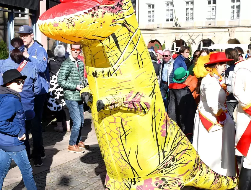Originelles Kostüm: Auch ein Dino wird gesichtet.