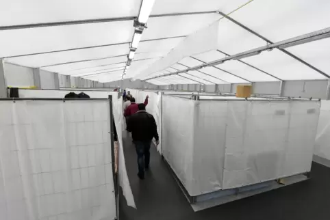 Gehörten von Januar 2016 bis September 2018 zum Stadtbild: die als Notunterkünfte für Flüchtlinge genutzten Messehallen auf dem Gehörten von Januar 2016 bis September 2018 zum Stadtbild: die als Notunterkünfte für Flüchtlinge genutzten Messehallen auf dem