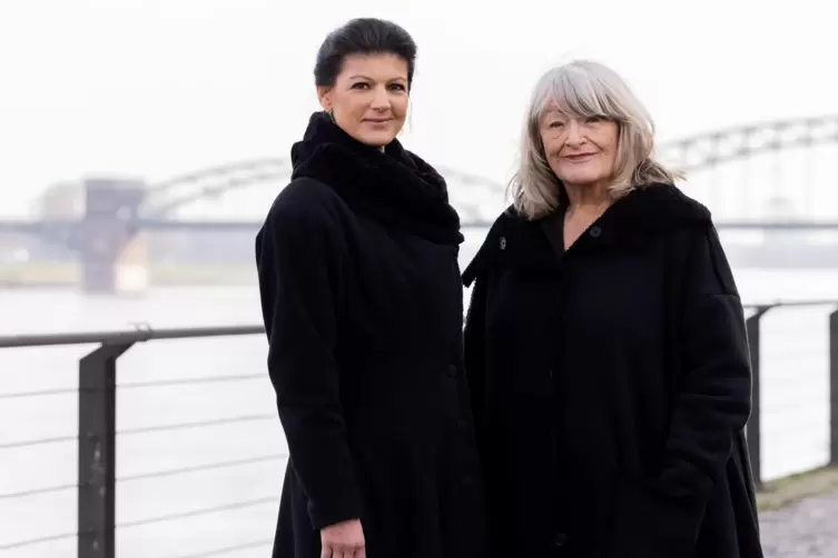 Sahra Wagenknecht (links) und Alice Schwarzer fordern in ihrem „Manifest für den Frieden“ einen Kurswechsel der deutschen Außenp