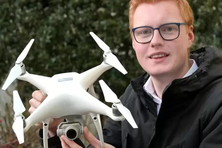 Für seine Video-Beiträge nutzt er auch eine Drohne: Jan Ochsner. 