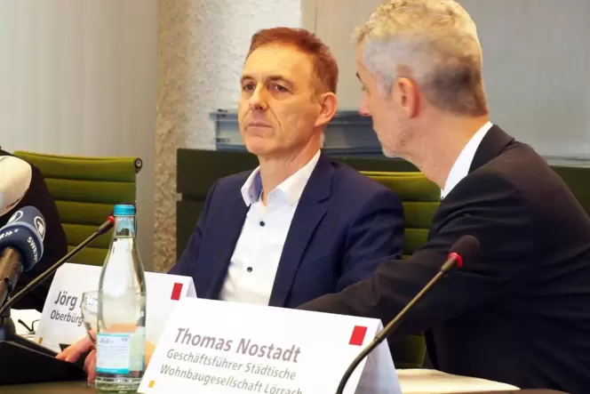 Pressekonferenz: Jörg Lutz (links), Oberbürgermeister von Lörrach, und Thomas Nostadt, Geschäftsführer der Städtischen Wohnbauge