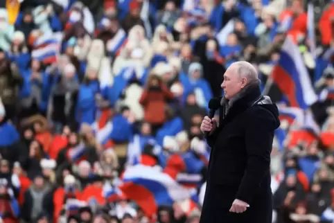 Wladimir Putin lässt sich im Moskauer Olympiastadion feiern. 