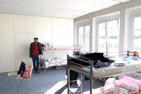 Haris Ahmes aus Pakistan ist einer der ersten Bewohner der Sammelunterkunft. 