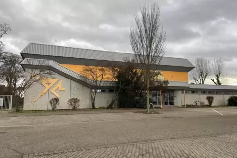 Hat bei der Unterbringung von Flüchtlingen aus Sicht der Stadt nicht mehr höchste Priorität: die Albert-Sporthalle. Hat bei der Unterbringung von Flüchtlingen aus Sicht der Stadt nicht mehr höchste Priorität: die Albert-Sporthalle.