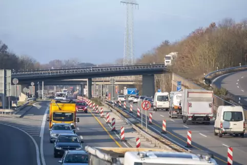 Im Wörther Kreuz gibt es häufig Stau. Unser Bild stammt von einer anderen Baustelle Ende 2021. 