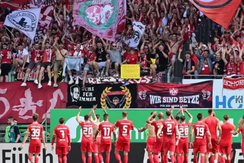 Ende gut, alles gut: In der Hinrunde gewann der FCK mit 3:1 in Fürth – nach einer schlimmen ersten Hälfte. 