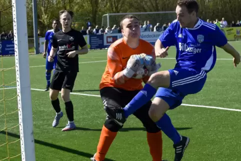 Lars Ferchof (rechts) und die TSG Eisenberg haben gleich ein wichtiges Spiel vor der Brust.