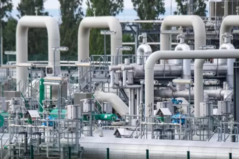Rohrsysteme und Absperrvorrichtungen in der Gasempfangsstation der Ostseepipeline Nord Stream 1. 
