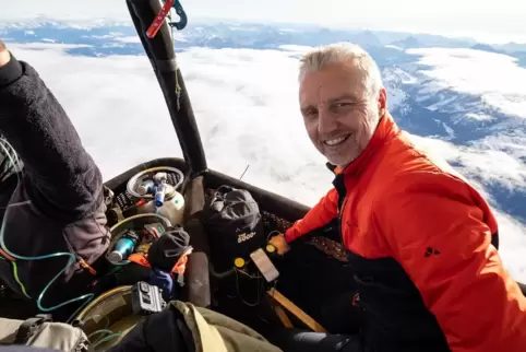 Frank Noe hat seine Vision verwirklicht: Mit dem Fahrrad im Korb eines Heißluftballons die Alpen zu überqueren.