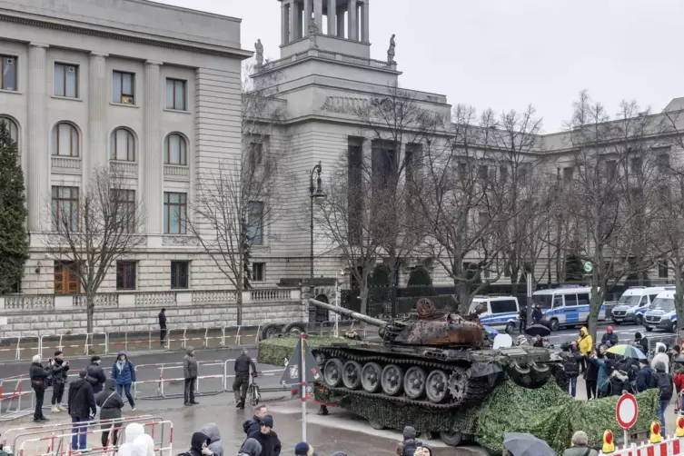 Der Panzer wurde bei der Schlacht um Kiew nahe Butscha zerstört. 