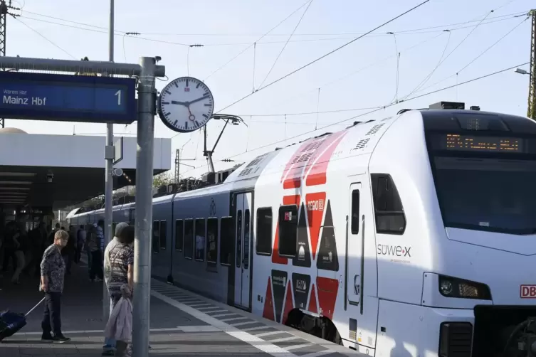 Während der Riedbahn-Sperrung wird der RE4 nach Mainz durch einen langsameren Zug ersetzt. Für Frankenthal (Foto) ist das nicht 