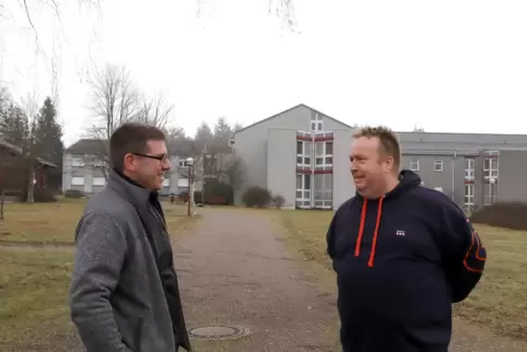 Peter Koch (links) und Martin Köhler haben etliche Pläne für das Klinikareal. 