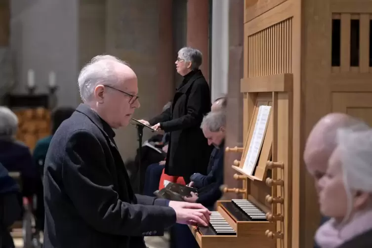 Souveräne Premiere am neuen Instrument: Christoph Keggenhoff mit Gattin Monika, die als Gesangssolistin bewies, dass die neue Or