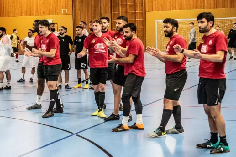 Das Eisenberger Team freute sich &uuml;ber den Einzug ins Viertelfinale des Turniers. Am Ende reichte es jedoch nur f&uuml;r den dritten P