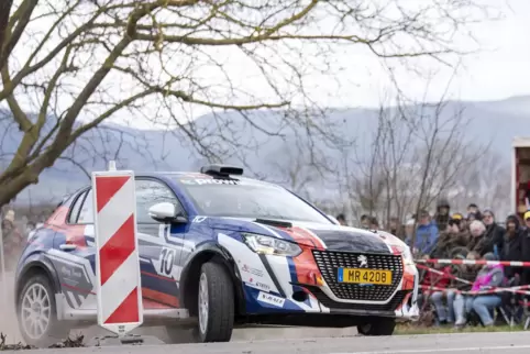 Max Reiter, Rallye-Car-Sieger bis 2000 ccm, kommt um die Ecke.