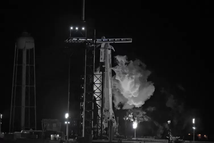 Aus der Rakete wird nach dem Abbruch Treibstoff abgelassen. 