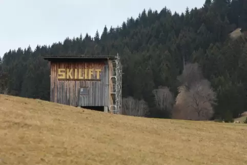 Dass immer mehr Skilifte stillstehen oder abgebaut werden, gehört bei warmen Wintern noch zu den kleineren Problemen. 